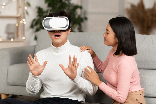 Virtual Reality Gaming: The Newest Dating Hot Spot